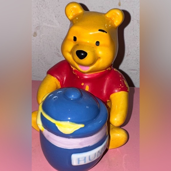 Amongst Others Other - Winni the Pooh salt shakers